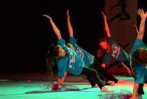 Wiggensbach_Turngala_2011_DancingGirls_006.jpg